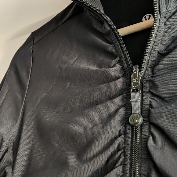 Lululemon reversible zip up, size 6, and bllack - Picture 2 of 4